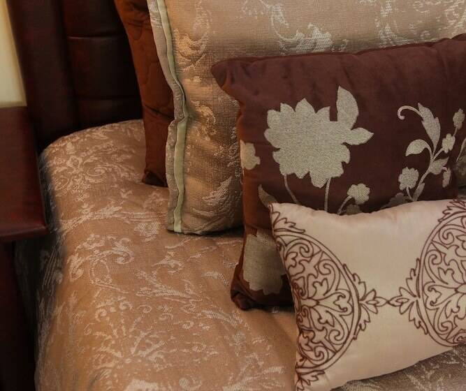 بنسيون Zeller Court Apartelle