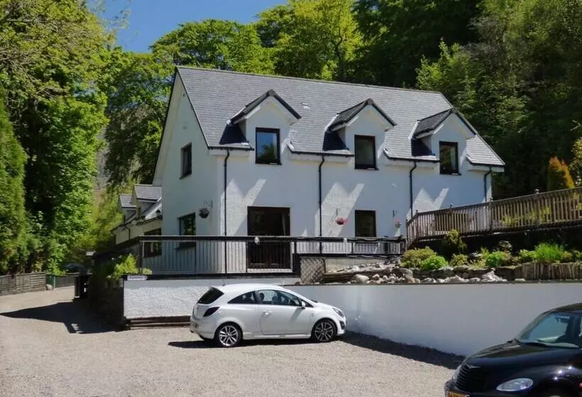 تختخواب و صبحانه The Brevins Guest House