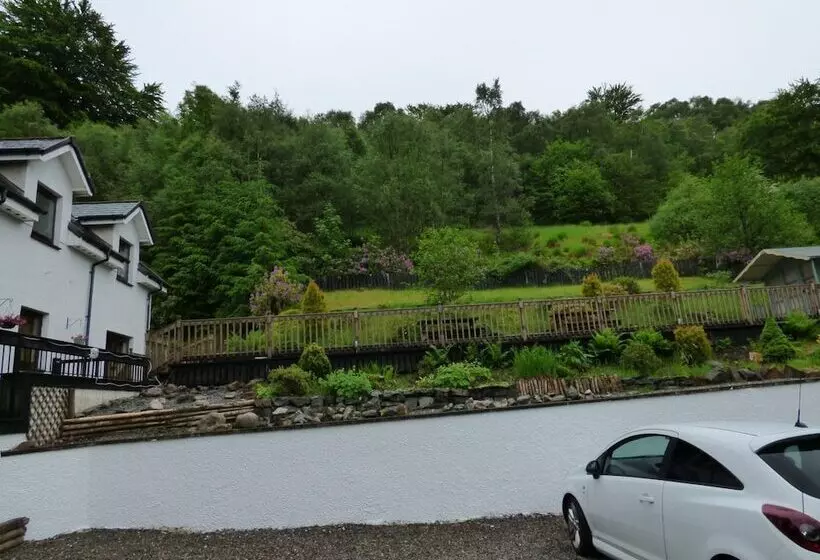 تختخواب و صبحانه The Brevins Guest House
