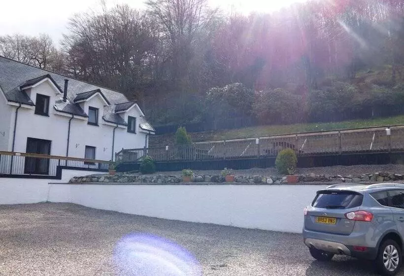 تختخواب و صبحانه The Brevins Guest House