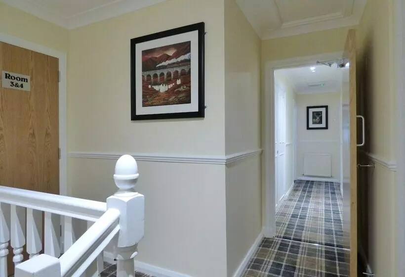 تختخواب و صبحانه The Brevins Guest House