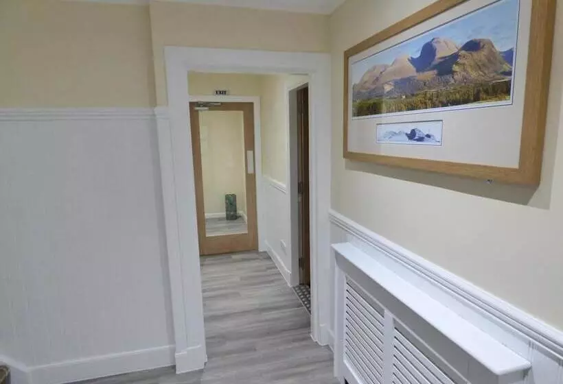 تختخواب و صبحانه The Brevins Guest House