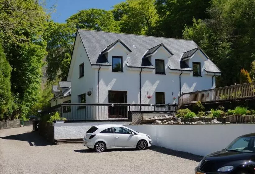 تختخواب و صبحانه The Brevins Guest House