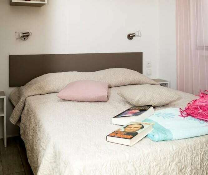 Отель Camping Les Acacias