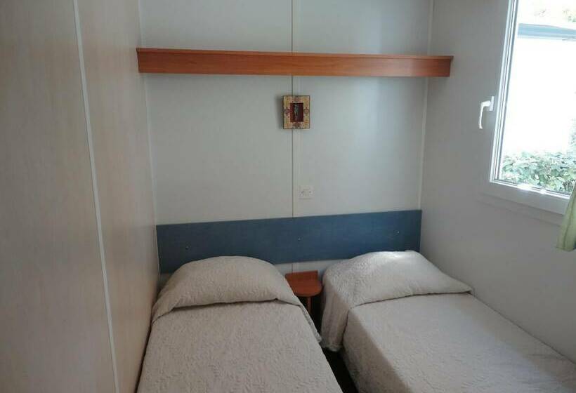 Отель Camping Les Acacias