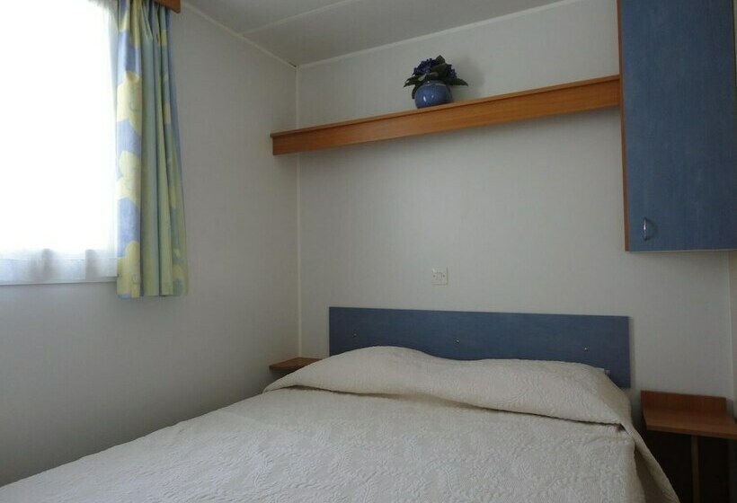 Отель Camping Les Acacias