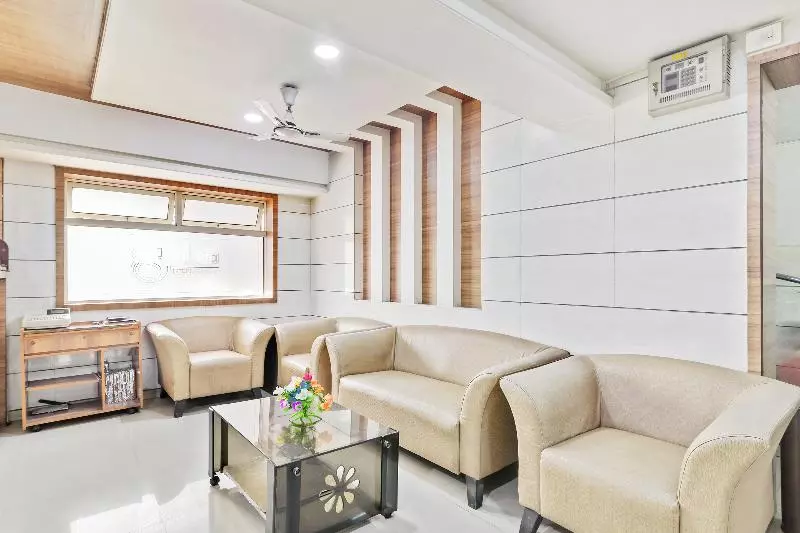 هتل Sharada International By Oyo Rooms