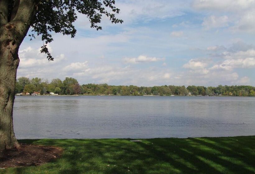 On Pointe Lakefront Resort