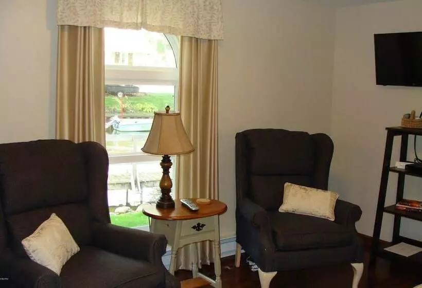 On Pointe Lakefront Resort