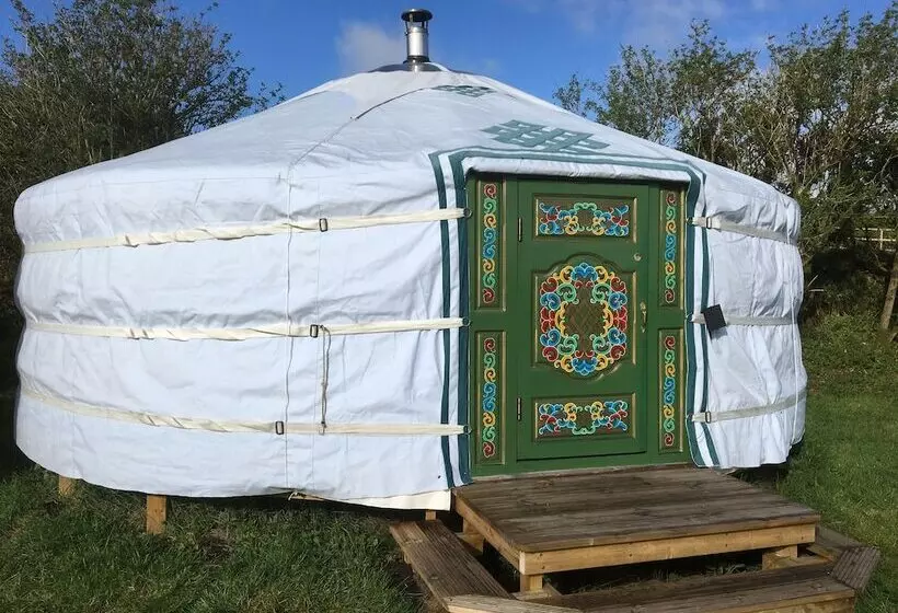 Majatalo Higher Trenear Farm B&b