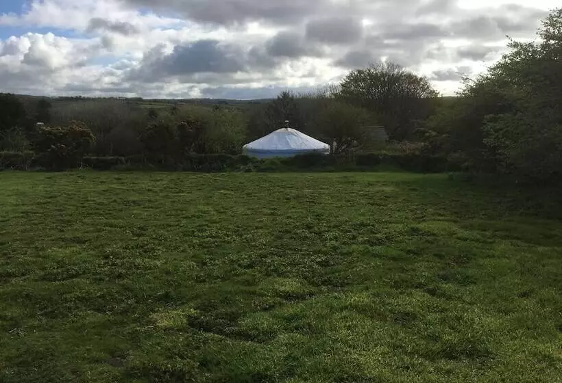 Majatalo Higher Trenear Farm B&b