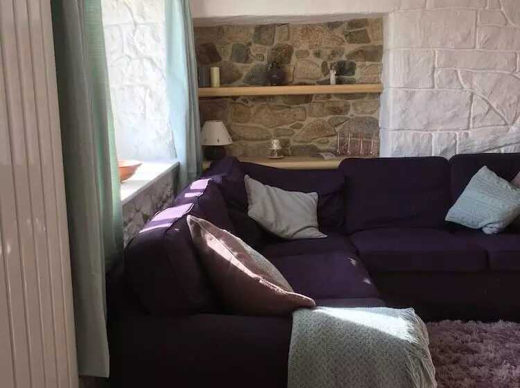 Majatalo Higher Trenear Farm B&b