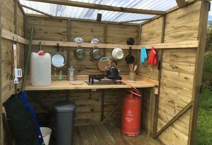 بنسيون Higher Trenear Farm B&b