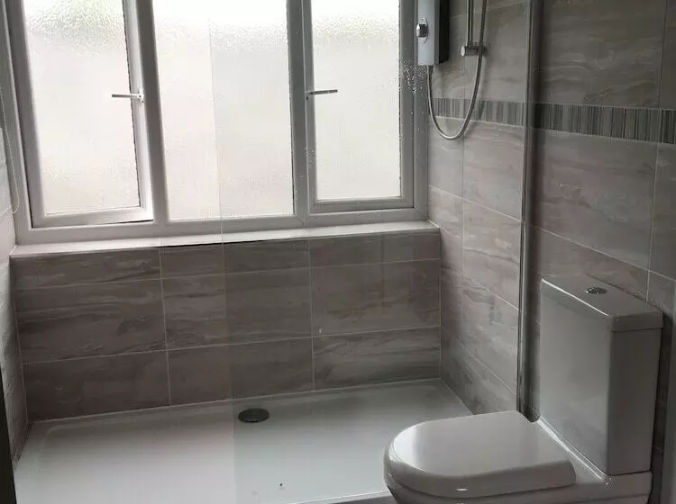 Majatalo Higher Trenear Farm B&b