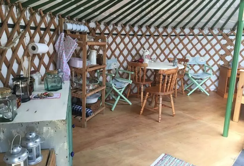 Majatalo Higher Trenear Farm B&b