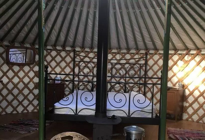 Majatalo Higher Trenear Farm B&b