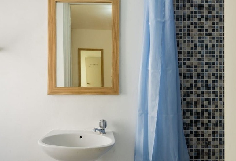 بنسيون Reddoorz Apartment @ Aeropolis Tangerang