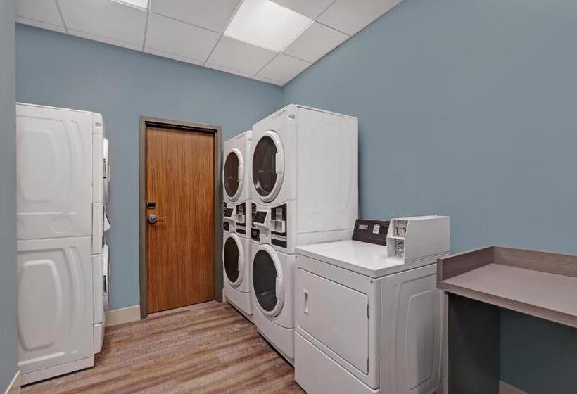 호텔 Holiday Inn Express Kingston West, An Ihg