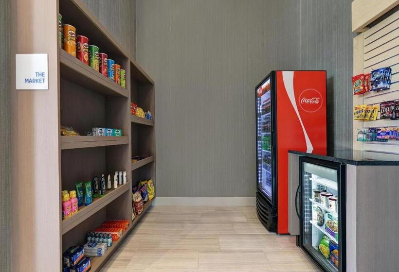 호텔 Holiday Inn Express Kingston West, An Ihg