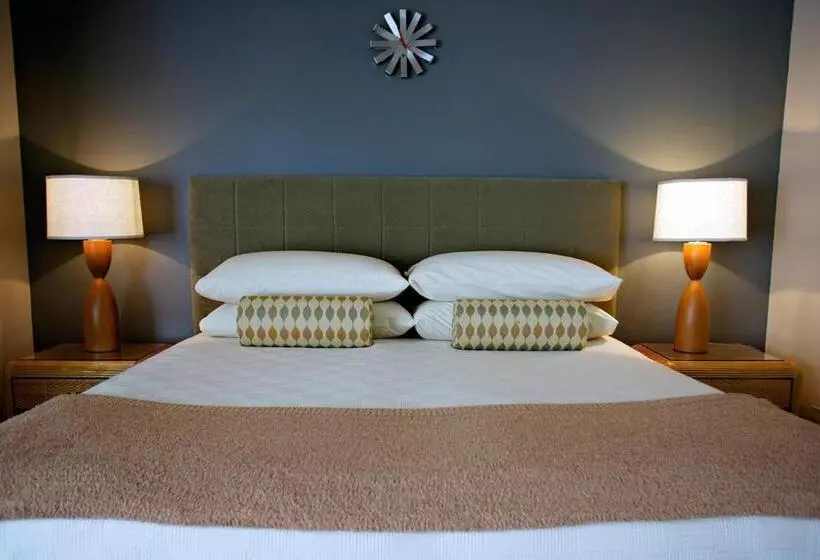 Desert Hills  21 And Over