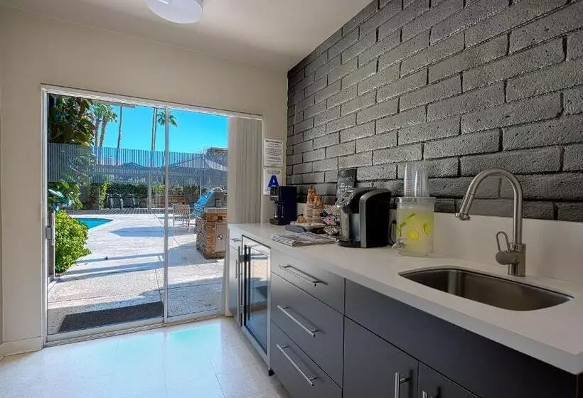 Desert Hills  21 And Over