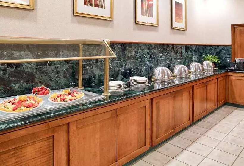 Clarion Hotel Airport