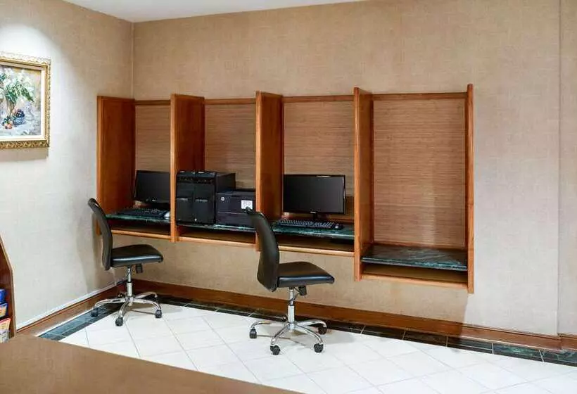 Clarion Hotel Airport