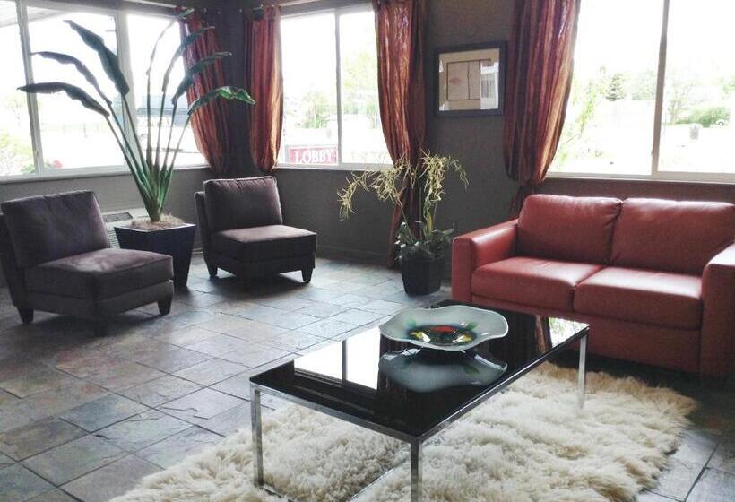 בית מלון כפרי Court Plaza Inn & Suites Of Mackinaw