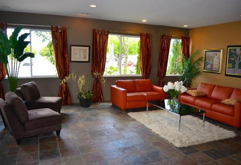 בית מלון כפרי Court Plaza Inn & Suites Of Mackinaw