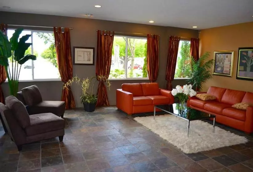 فندق Court Plaza Inn & Suites Of Mackinaw