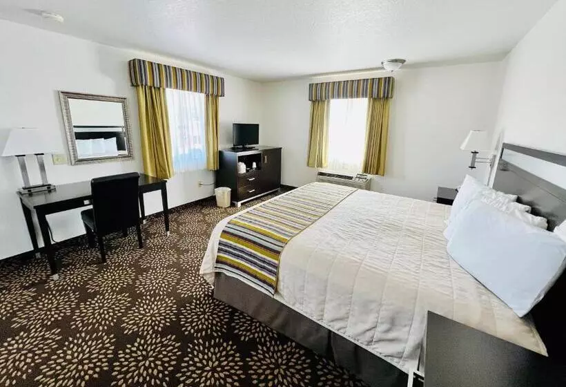 فندق Court Plaza Inn & Suites Of Mackinaw