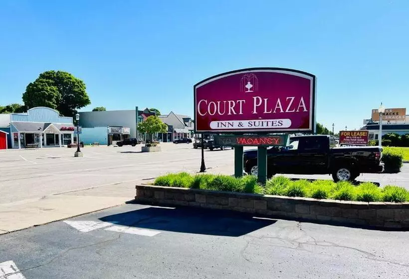 فندق Court Plaza Inn & Suites Of Mackinaw