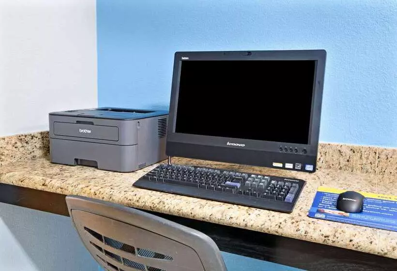 فندق Days Inn By Wyndham Dallas Garland West