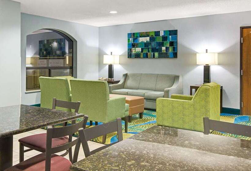 호텔 Days Inn By Wyndham Dallas Garland West