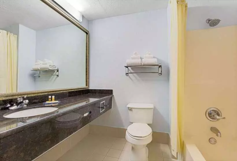 فندق Days Inn By Wyndham Dallas Garland West