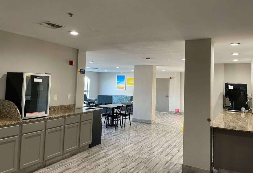 호텔 Days Inn By Wyndham Dallas Garland West