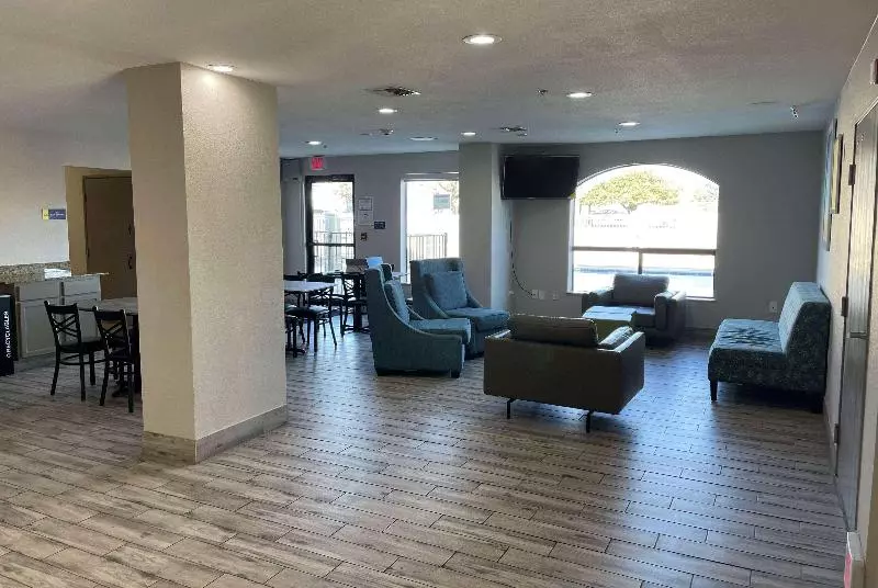 فندق Days Inn By Wyndham Dallas Garland West