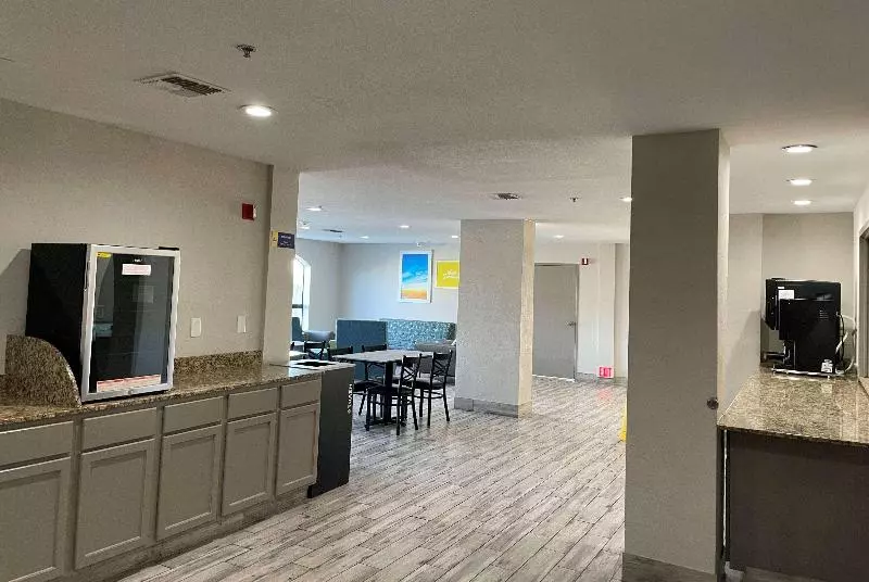 فندق Days Inn By Wyndham Dallas Garland West