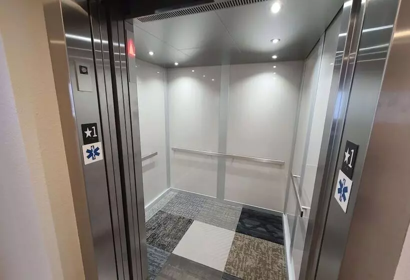 호텔 Days Inn By Wyndham Johnson Creek