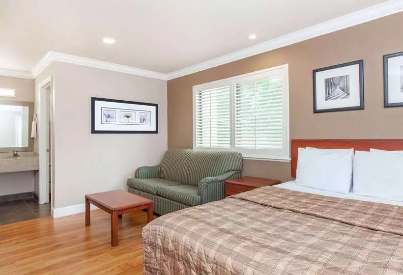 ホテル Days Inn By Wyndham San Francisco S/oyster Point Airport