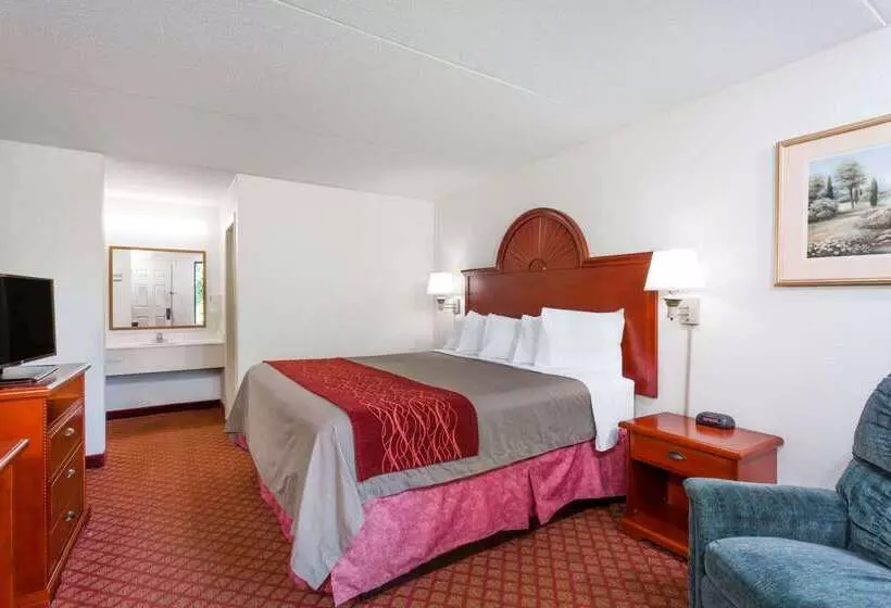 هتل Days Inn By Wyndham Winston Salem North