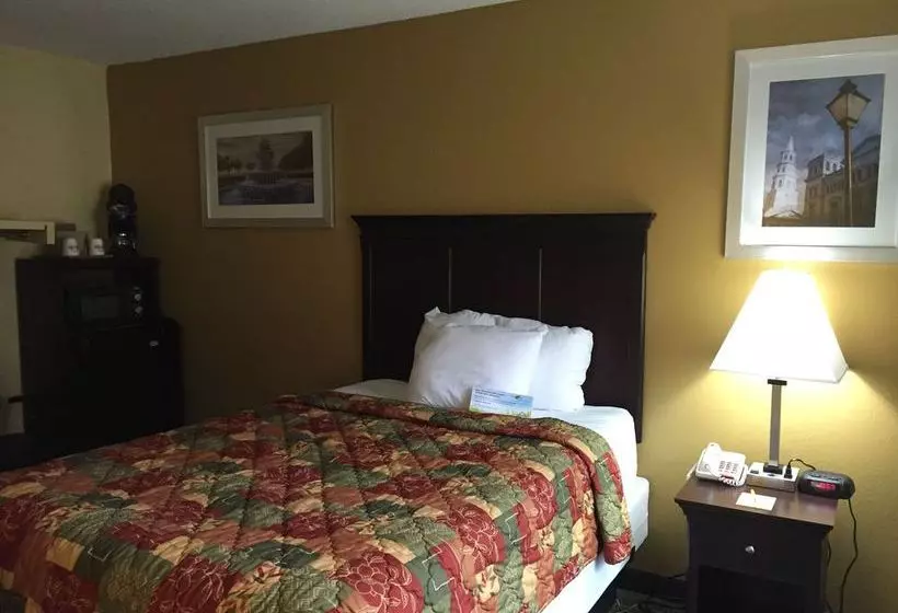 ホテル Days Inn By Wyndham Charleston Historic District