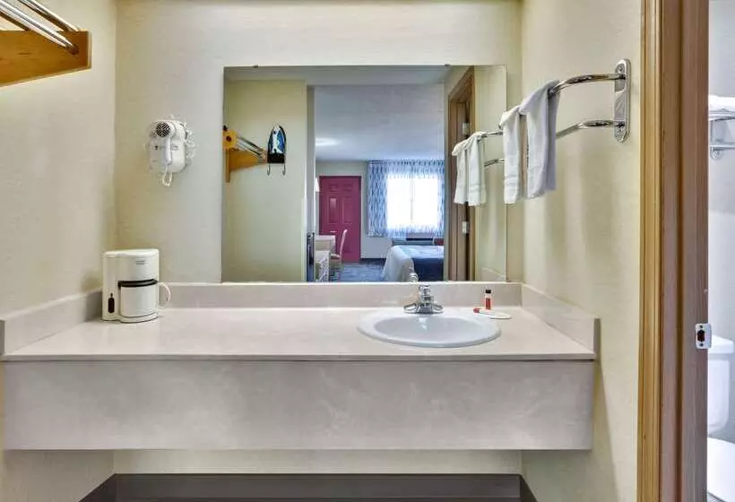 هتل Days Inn & Suites By Wyndham Bentonville