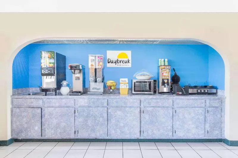 هتل Days Inn & Suites By Wyndham Bentonville