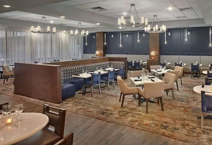 هتل Doubletree By Hilton Little Rock