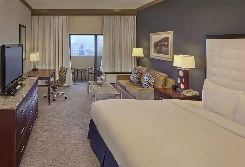 هتل Doubletree By Hilton Little Rock