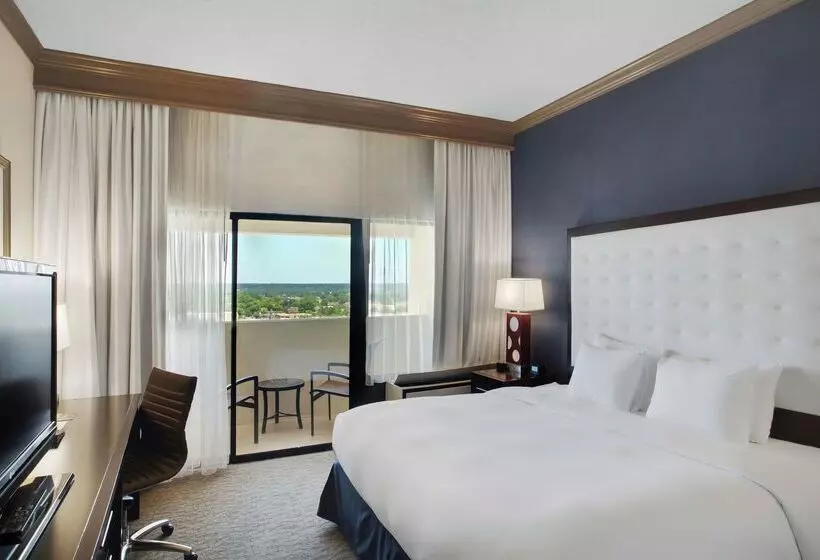 هتل Doubletree By Hilton Little Rock