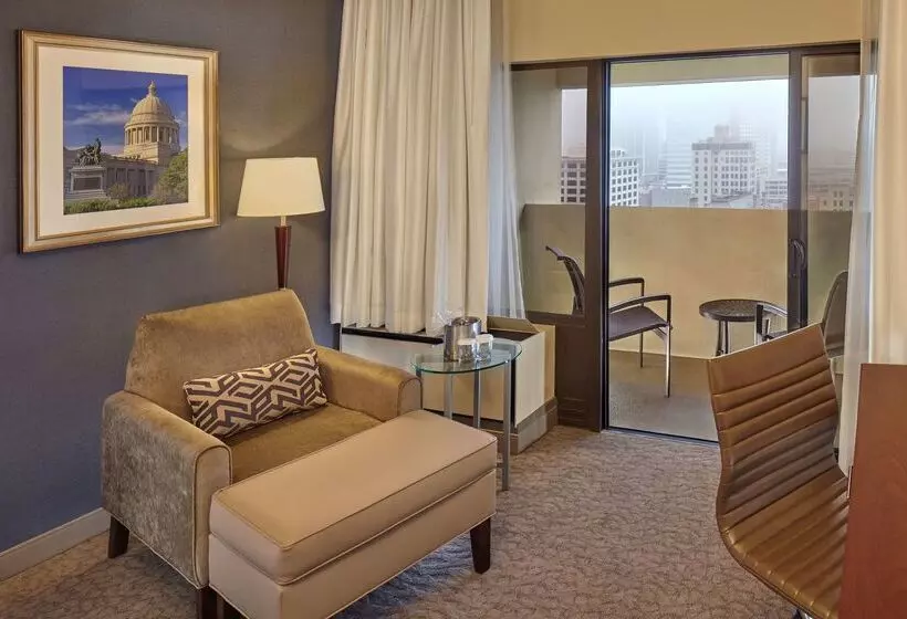 هتل Doubletree By Hilton Little Rock