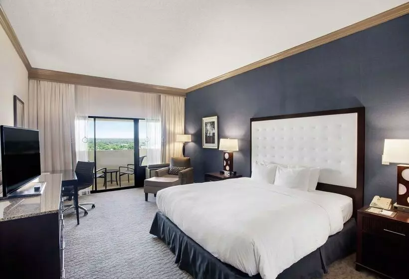 هتل Doubletree By Hilton Little Rock