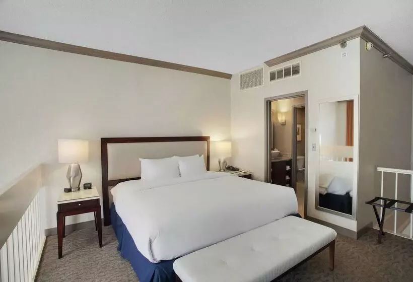 هتل Doubletree By Hilton Little Rock